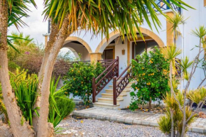 Welcoming 3-Bedroom Apartment with Ocean Views